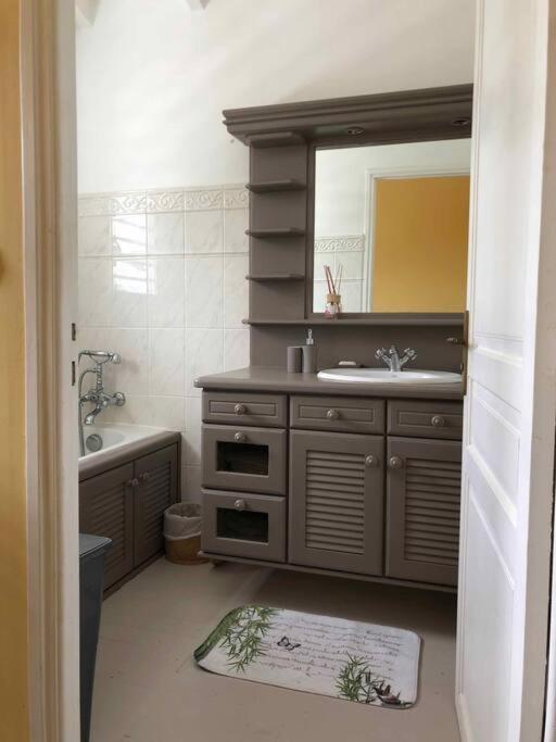 Nogent Sainte-Rose: Villa Avec Piscine Privee מראה חיצוני תמונה